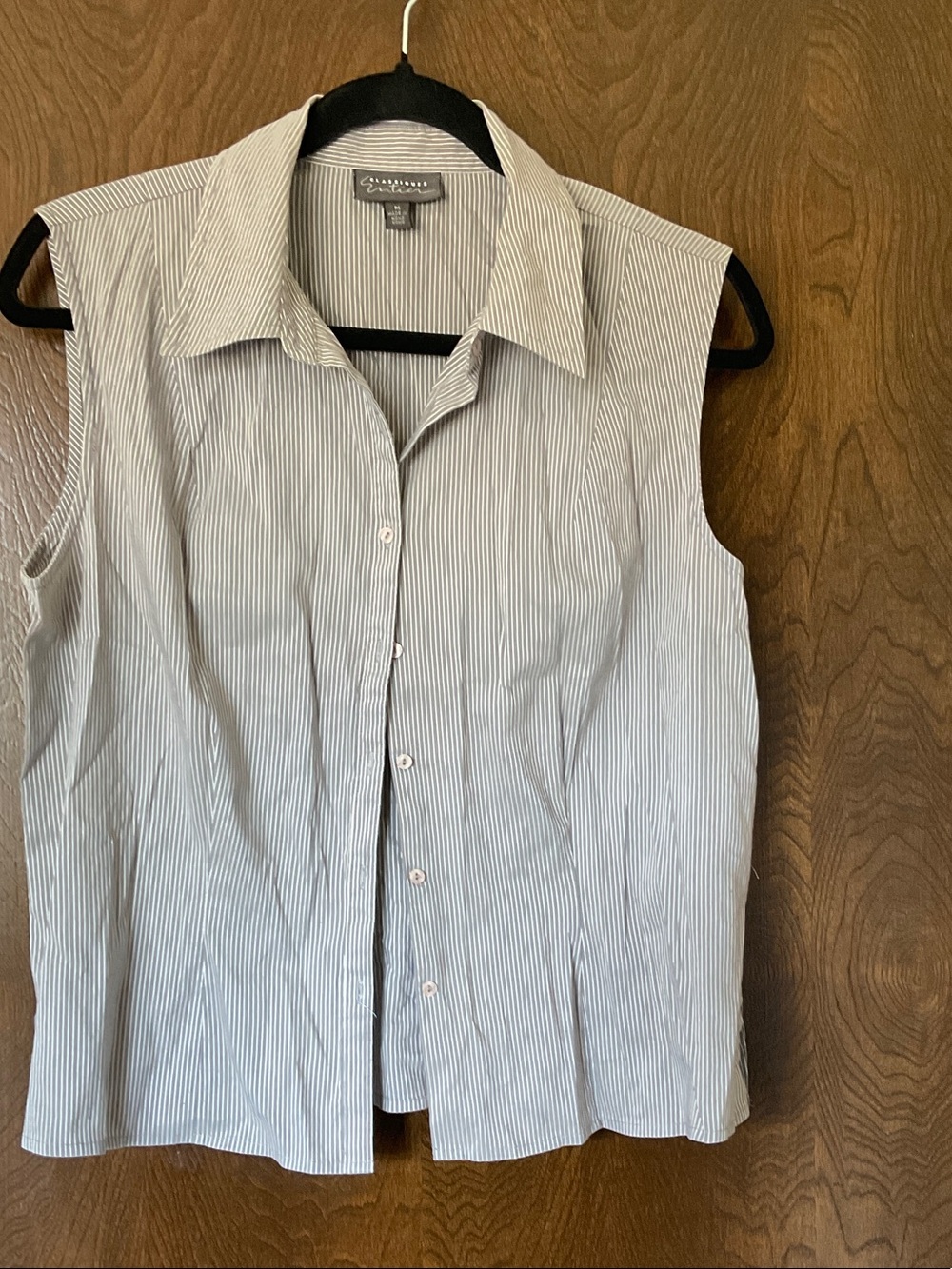 Classiques Entier Sleeveless Pinstripe Dress Shirt - White & Light Blue